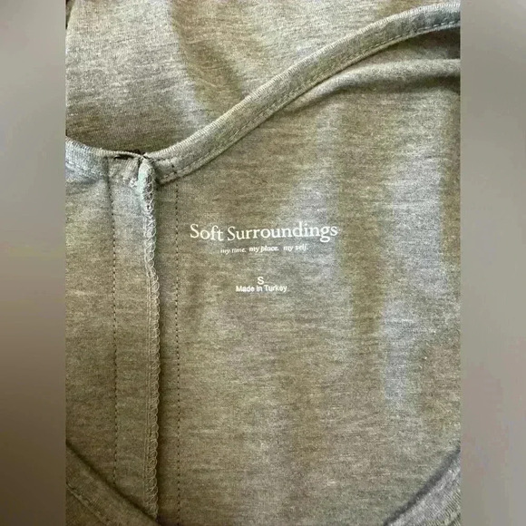 Soft Surroundings Tunic Top Women’s Size Small Tan Long Sleeve Back Zip - Picture 3 of 4